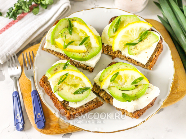 Бутерброды с авокадо и брынзой, рецепт с фото