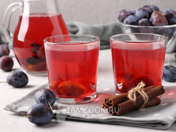 Компот из слив в кастрюле, рецепт с фото