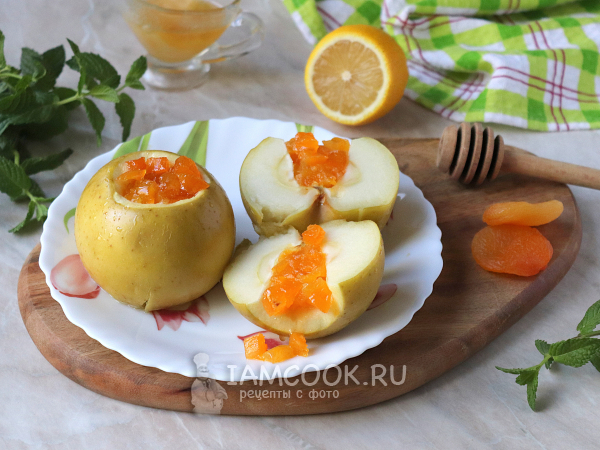 Яблоки с курагой, запеченные в духовке, рецепт с фото