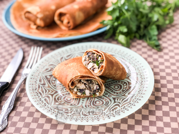 Цельнозерновые блины с индейкой и грибами (на молоке), рецепт с фото