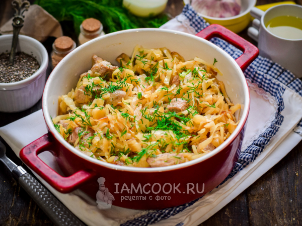 Капуста с мясом в духовке по-деревенски, рецепт с фото