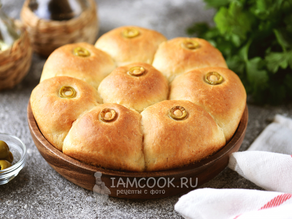 Фокачча-шарики с зелеными оливками и сыром, рецепт с фото