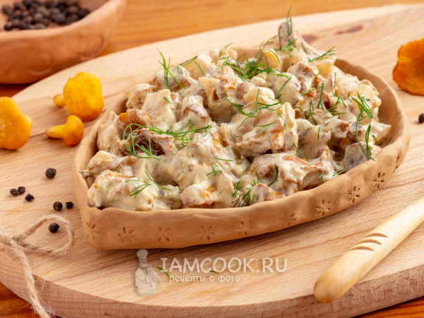 Лисички в сметане в мультиварке, рецепт с фото