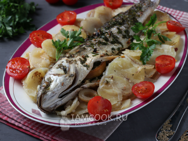 Кефаль в духовке с картошкой, рецепт с фото