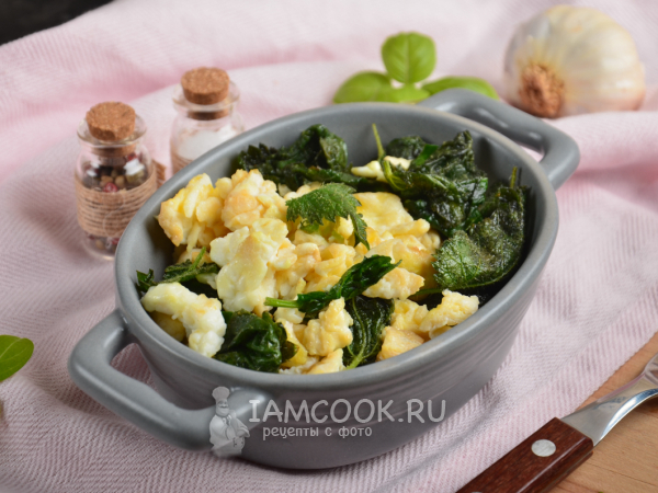 Жареная крапива (с яйцом), рецепт с фото