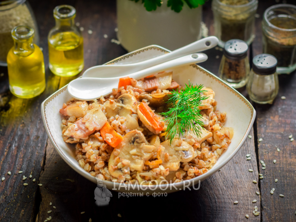 Гречка с квашеной капустой, салом и грибами, рецепт с фото