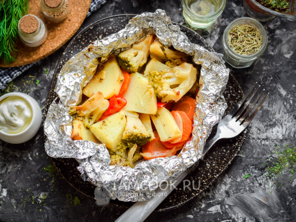Овощи в фольге в духовке в соевом соусе, рецепт с фото