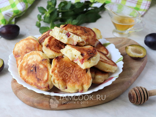 Оладьи со сливами (на кефире), рецепт с фото