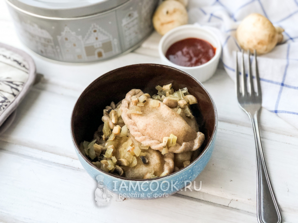 Вареники из цельнозерновой муки с картофелем и грибами, рецепт с фото