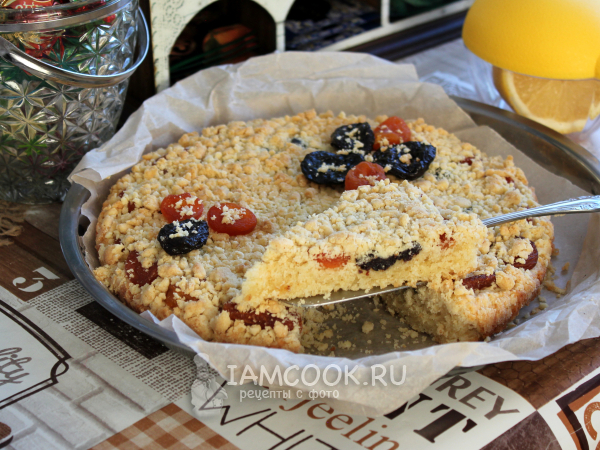 Песочный пирог с курагой и черносливом, рецепт с фото