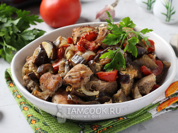 Индейка с баклажанами и помидорами в духовке, рецепт с фото