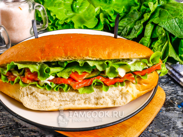 Бутерброд из сайки с красной рыбой, рецепт с фото