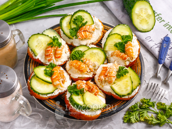 Канапе с креветками и огурцом, рецепт с фото