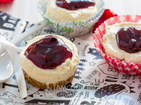 Творожно-сливочный десерт с печеньем без выпечки, рецепт с фото