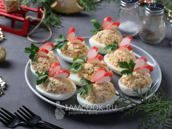 Яйца, фаршированные крабовыми палочками и сыром, рецепт с фото