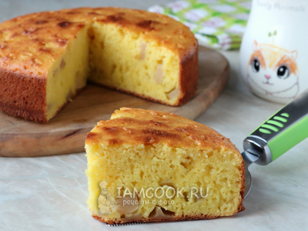 Шарлотка с манкой и яблоками, рецепт с фото