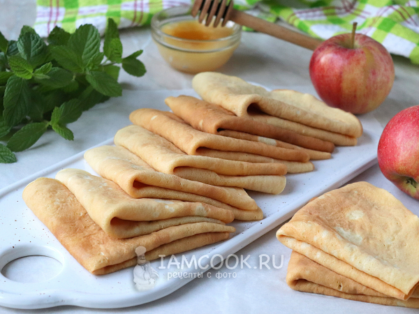 Блинчики с яблочным пюре (на кефире), рецепт с фото