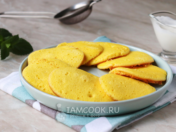 Бисквитные оладьи на сковороде, рецепт с фото