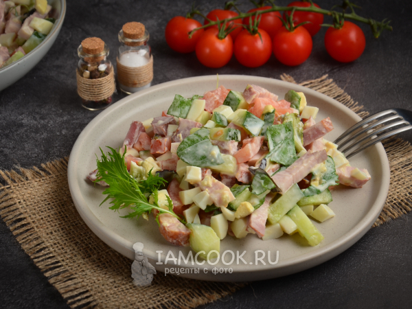 Салат с копченой свиной грудинкой, рецепт с фото