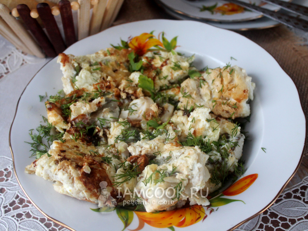 Минтай в омлете на сковороде, рецепт с фото