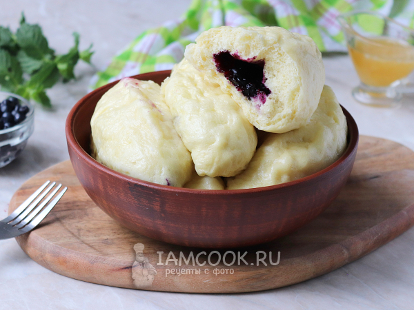 Вареники с черникой на пару (дрожжевые), рецепт с фото