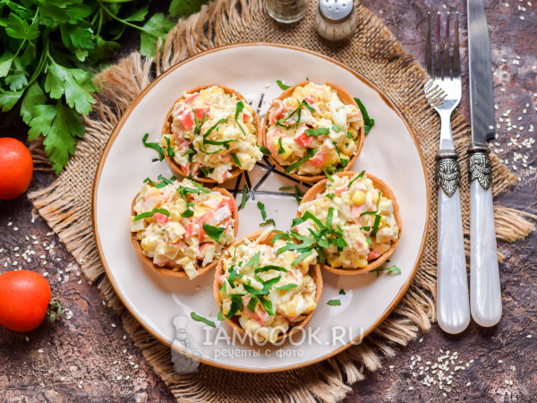 Тарталетки с крабовыми палочками и кукурузой, рецепт с фото