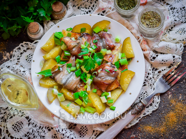 Салат «Минутка» с картошкой и килькой, рецепт с фото