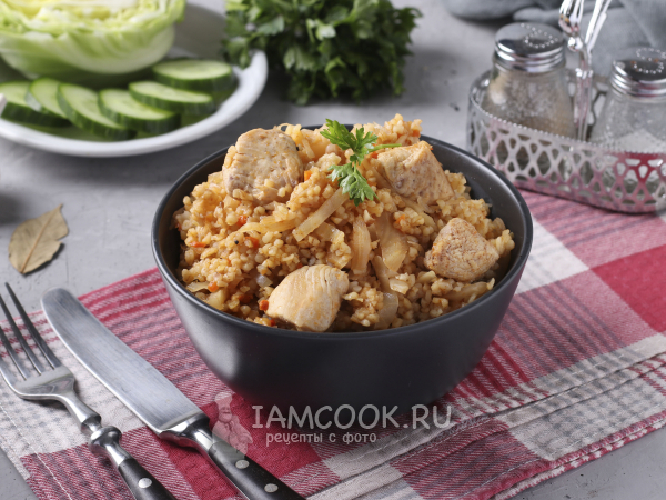 Булгур с курицей и капустой в сковороде, рецепт с фото