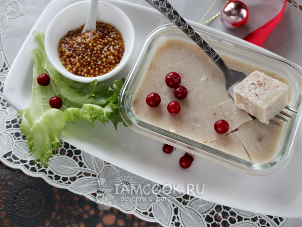 Холодец из свиных ножек с мясом индейки, рецепт с фото