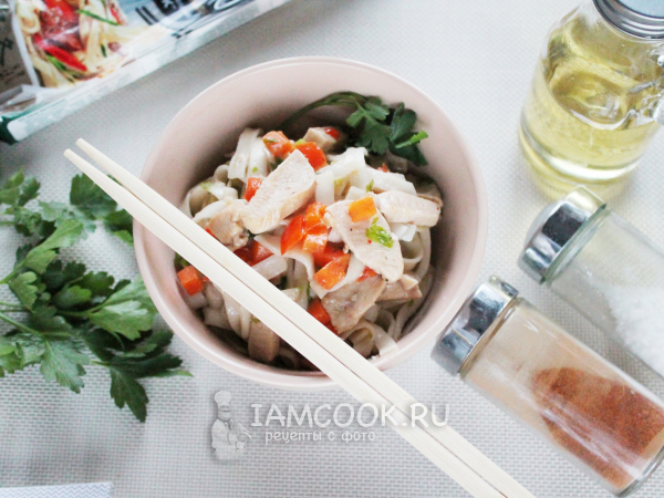 Лапша удон с курицей и овощами, рецепт с фото