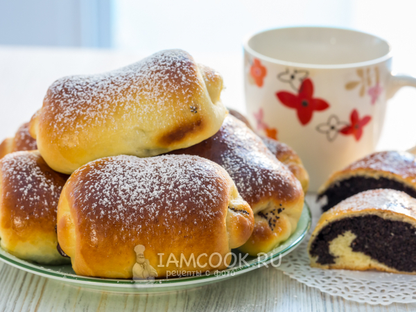 Булочки-рулетики из дрожжевого теста с маком, рецепт с фото