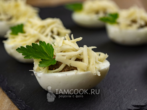 Яйца, фаршированные сухими грибами, рецепт с фото