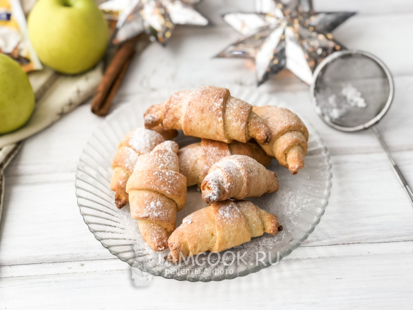 Творожные рогалики с яблочной начинкой, рецепт с фото
