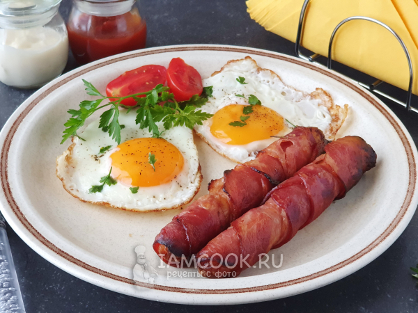 Сосиски в беконе в духовке, рецепт с фото