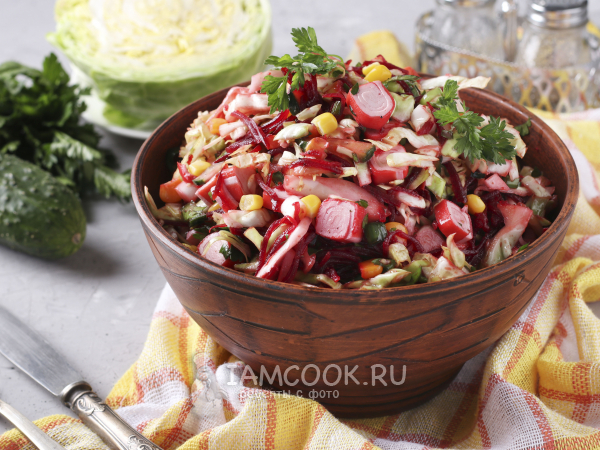 Крабовый салат с молодой капустой, кукурузой и отварной свеклой, рецепт с фото