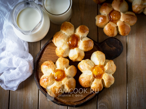 Булочки-цветочки из дрожжевого теста, рецепт с фото