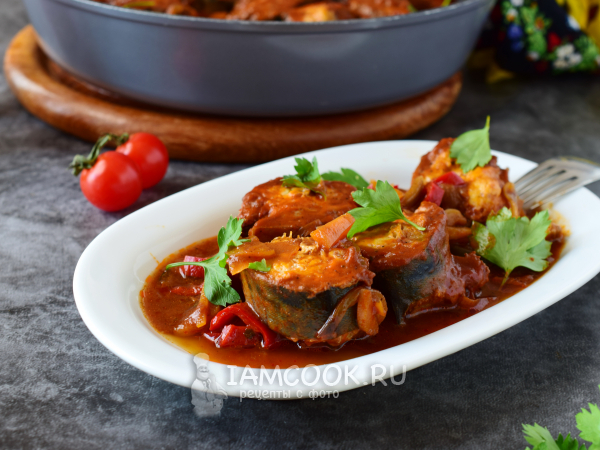 Скумбрия в томате с овощами, рецепт с фото