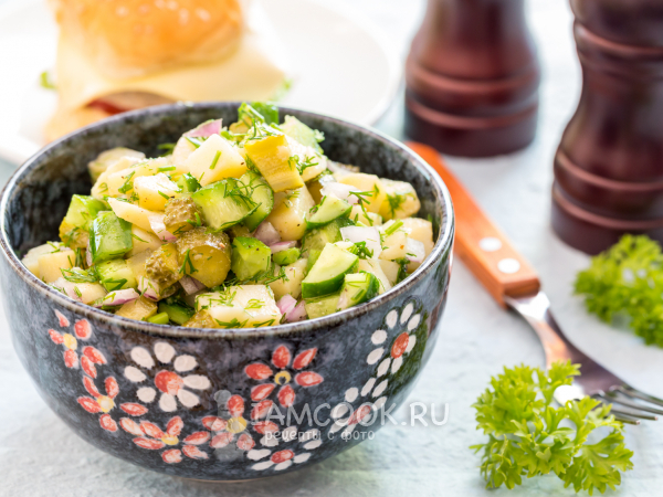 Салат из картофеля с маринованными и свежими огурцами, рецепт с фото