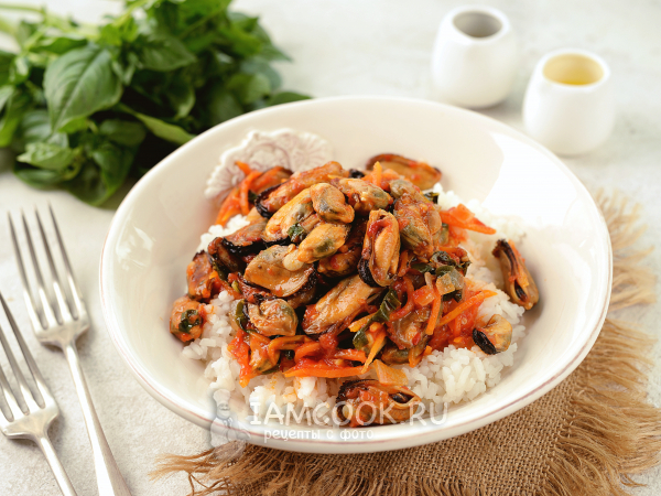 Мидии в томатном соусе (с чесноком), рецепт с фото