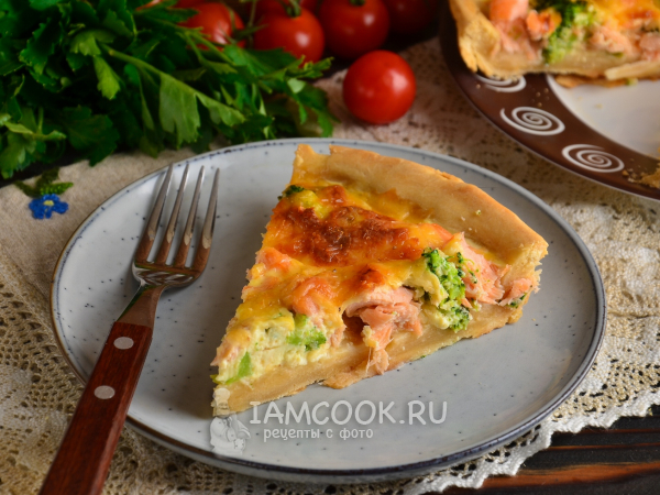 Пирог с лососем и брокколи, рецепт с фото