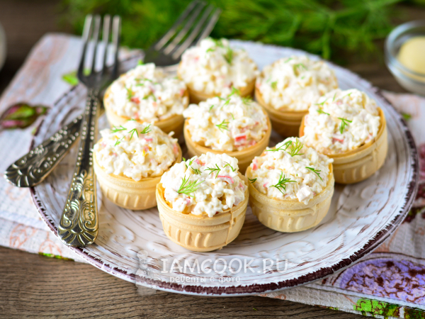 Тарталетки с крабовыми палочками и плавленым сыром, рецепт с фото