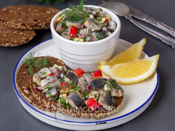 Селедка с яблоками, рецепт с фото