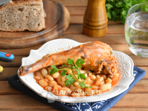 Кролик с фасолью в томатном соусе, рецепт с фото