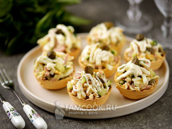 Тарталетки с тунцом и огурцом, рецепт с фото