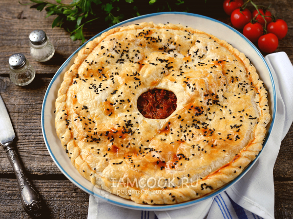 Пирог с квашеной капустой (из слоеного теста), рецепт с фото