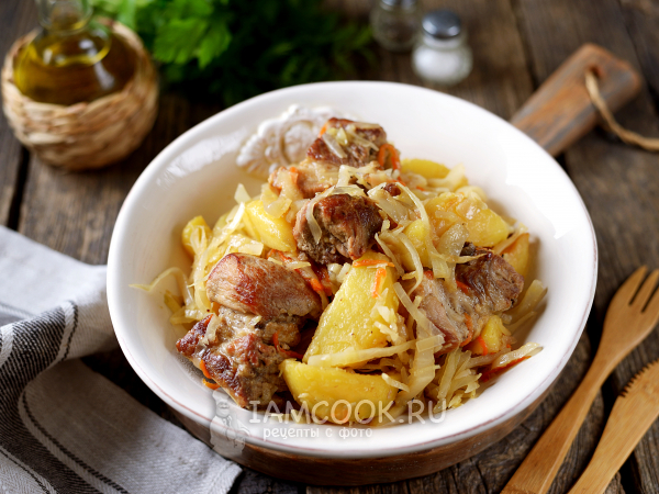 Тушеная картошка с капустой и ребрышками, рецепт с фото
