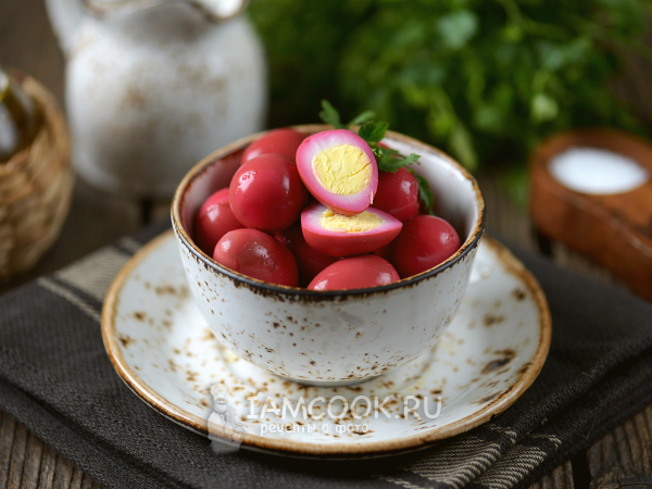 Маринованные перепелиные яйца в свекольном соке, рецепт с фото