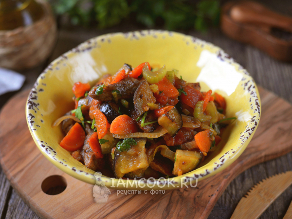 Тушеная говядина с баклажанами, рецепт с фото