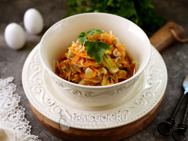 Тушеный корневой сельдерей с овощами и грибами, рецепт с фото