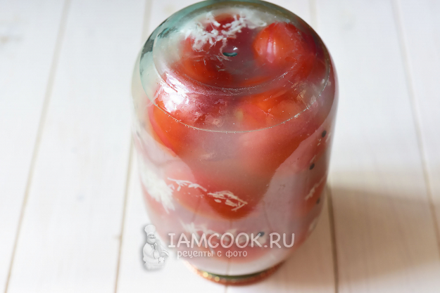 Пикантные помидоры с чесноком на зиму
